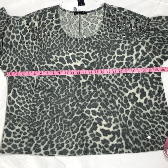 Adrienne Vittadini Woman Animal Print Oversized Top - Picture 7 of 11